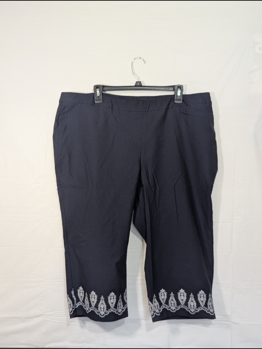 SOHO Apparel Women's 20W Navy Capri Pants White Embroidered Hem Plus Size